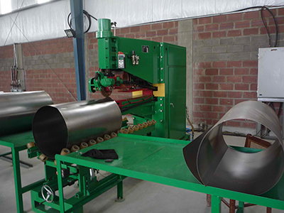 Ligne de production de fûts en acier à basse vitesse