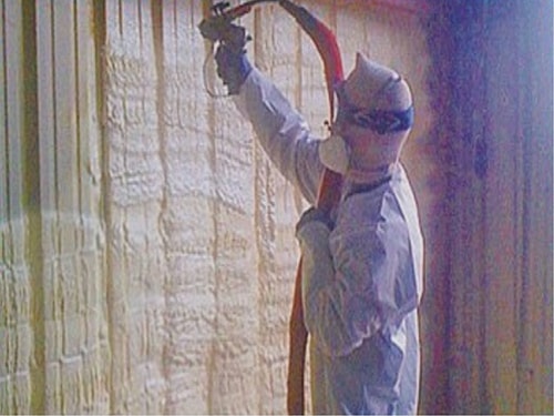 Équipement de projection de mousse polyuréthane