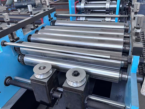 Profileuse interchangeable pour pannes C/Z