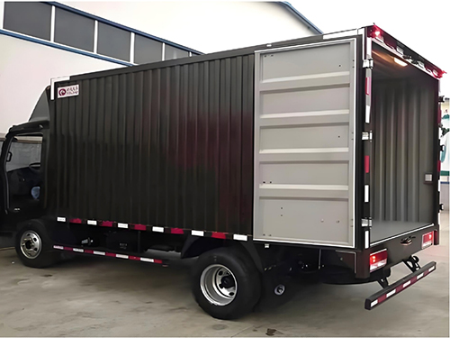 Profileuse pour panneaux de carrosserie de camion